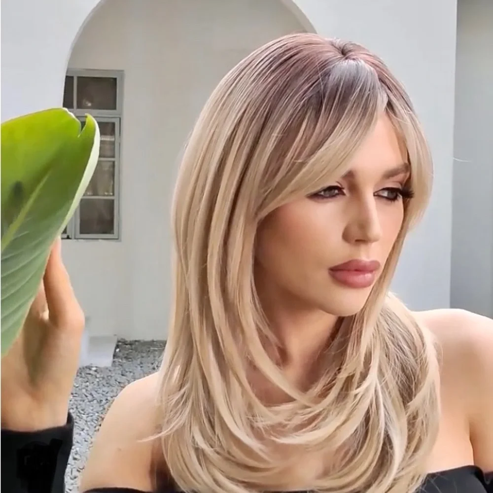 FABULOUS BLONDE LAYERED WIG 💕Adjustable Mesh Inside 💕Synthetic💕SO natural !💕